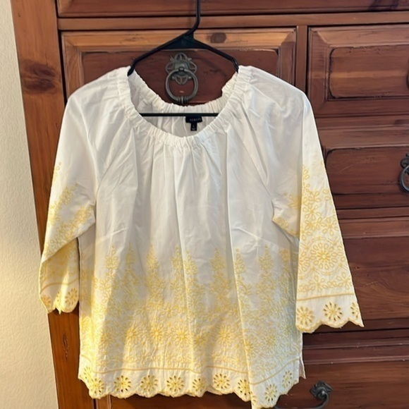NWOT Talbots Women’s White Blouse With Yellow Embroidery Size Large - Picture 1 of 9